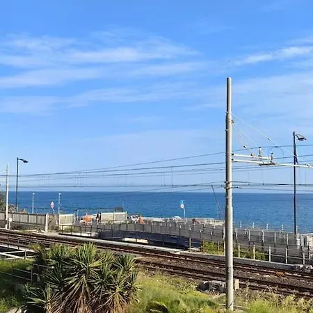 Apartamento Rivamarsud - Casa Fronte Mare - Parking Privato, Aria Condizionata *