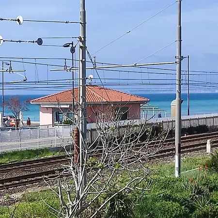 Rivamarsud - Casa Fronte Mare - Parking Privato, Aria Condizionata Lägenhet Bordighera