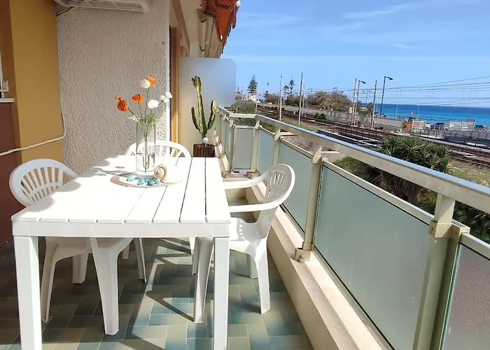 Rivamarsud - Casa Fronte Mare - Parking Privato, Aria Condizionata Bordighera