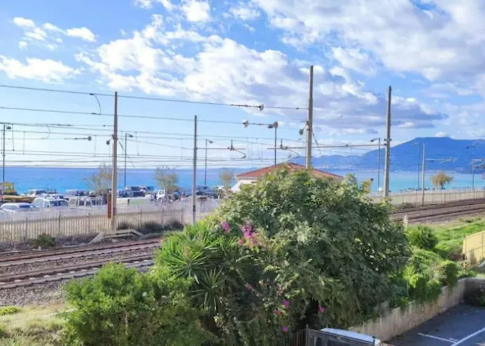 Rivamarsud - Casa Fronte Mare - Parking Privato, Aria Condizionata * Bordighera